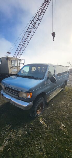 1993 Ford F350 4x4 Van Front View